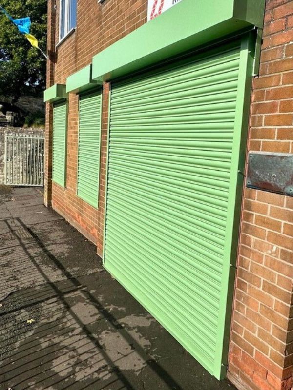 Roller shutter providing security and insulation